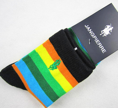 彩虹般的溫暖 秋冬新款彩虹條刺繡純棉女童襪，守護寶寶每一步